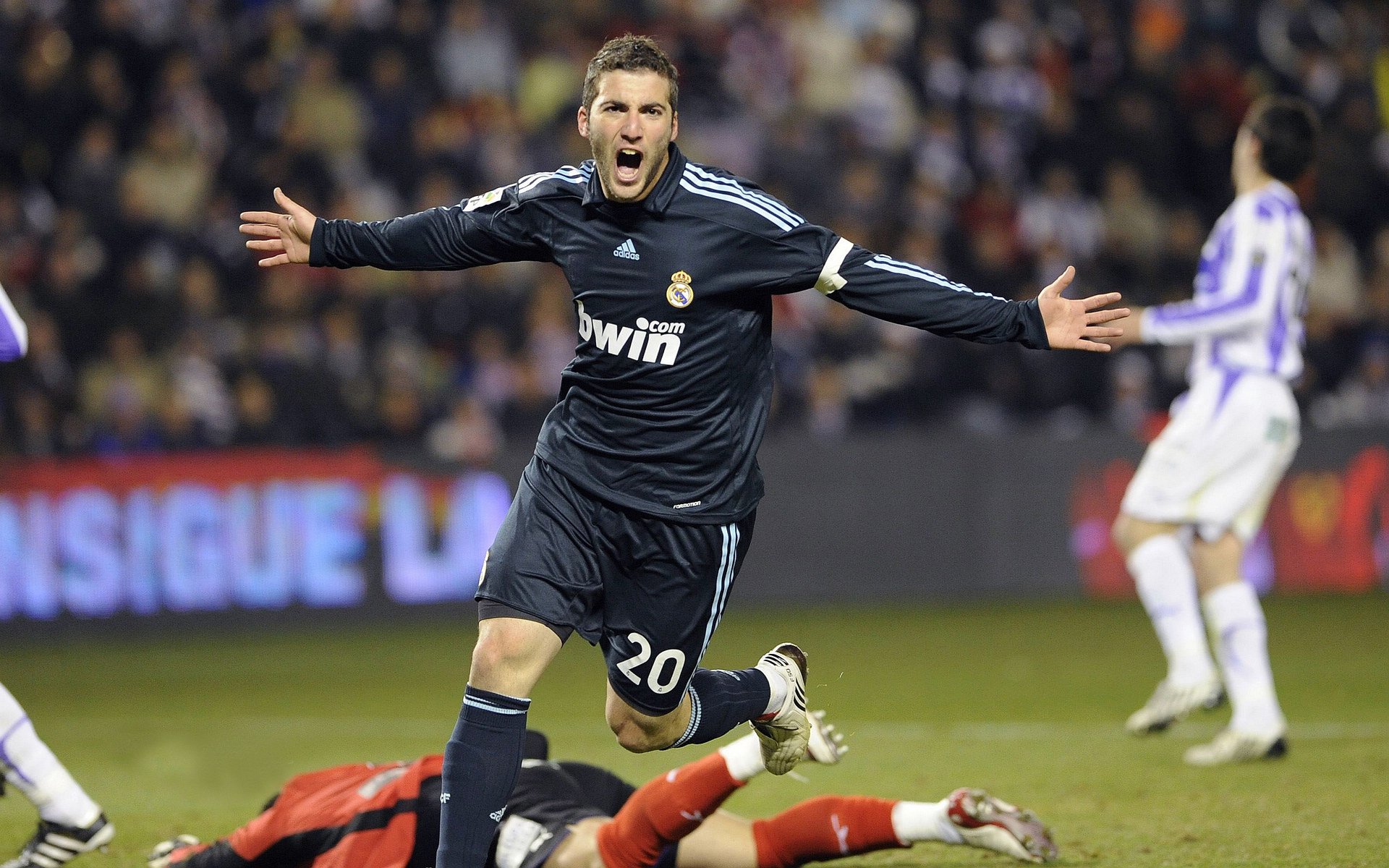 五大联赛爆冷频出：霸主时代被撬动？